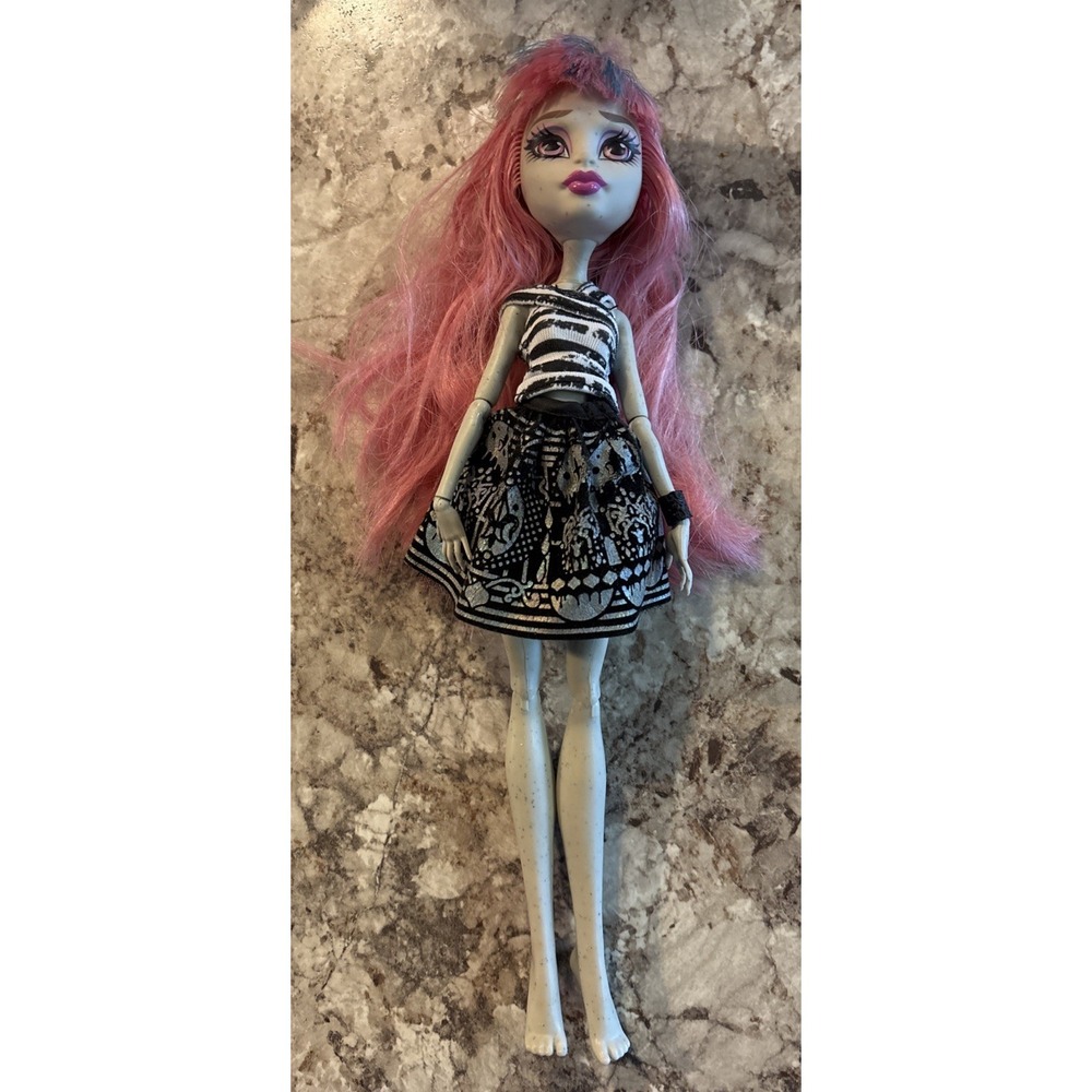 Mattel Monster High Rochelle Goyle 2011 First Wave Doll No Wings Incomplete